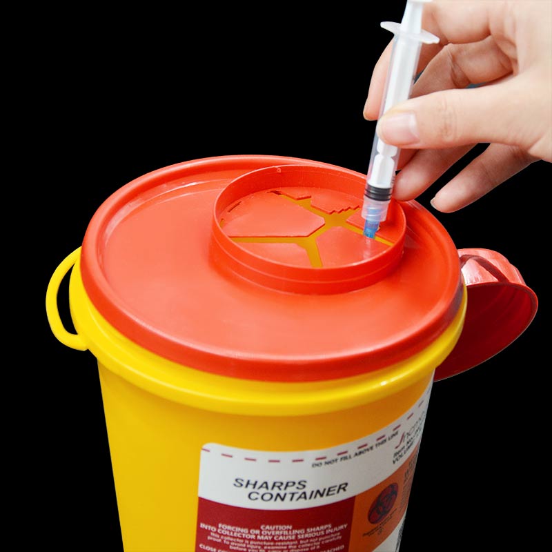BUILT-IN NEEDLE REMOVAL PORT